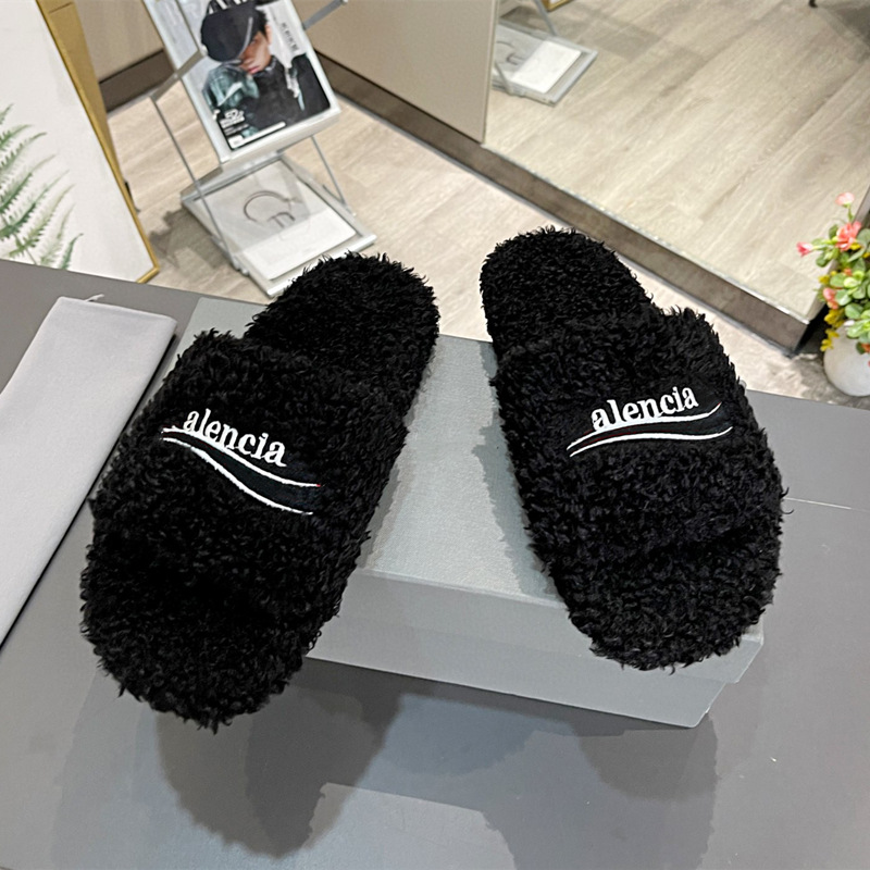 During the holiday, Paris woolen slippers for women to wear autumn and winter new B embroidered letters aristocratic family one-word lovers woolen slippers
