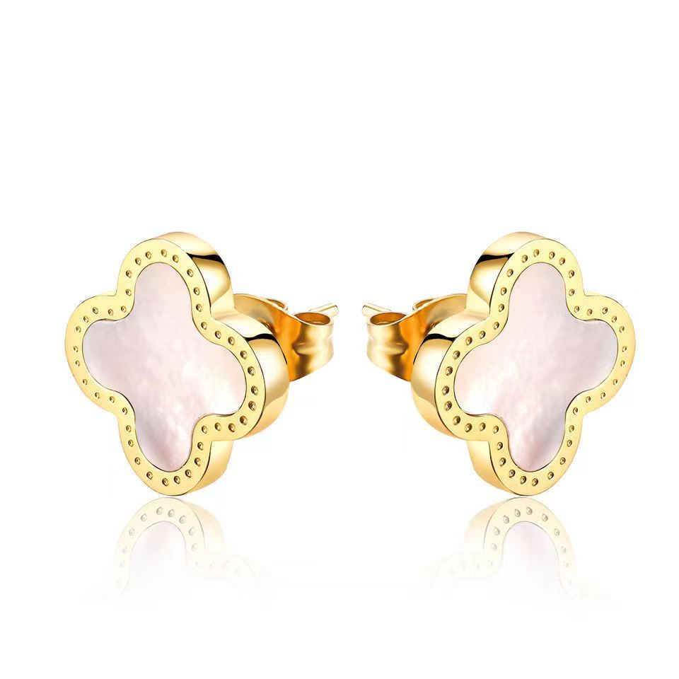Titanium steel personality trend four-leaf clover Golden Rose gold earrings high fashion earrings wholesale net red wind earrings