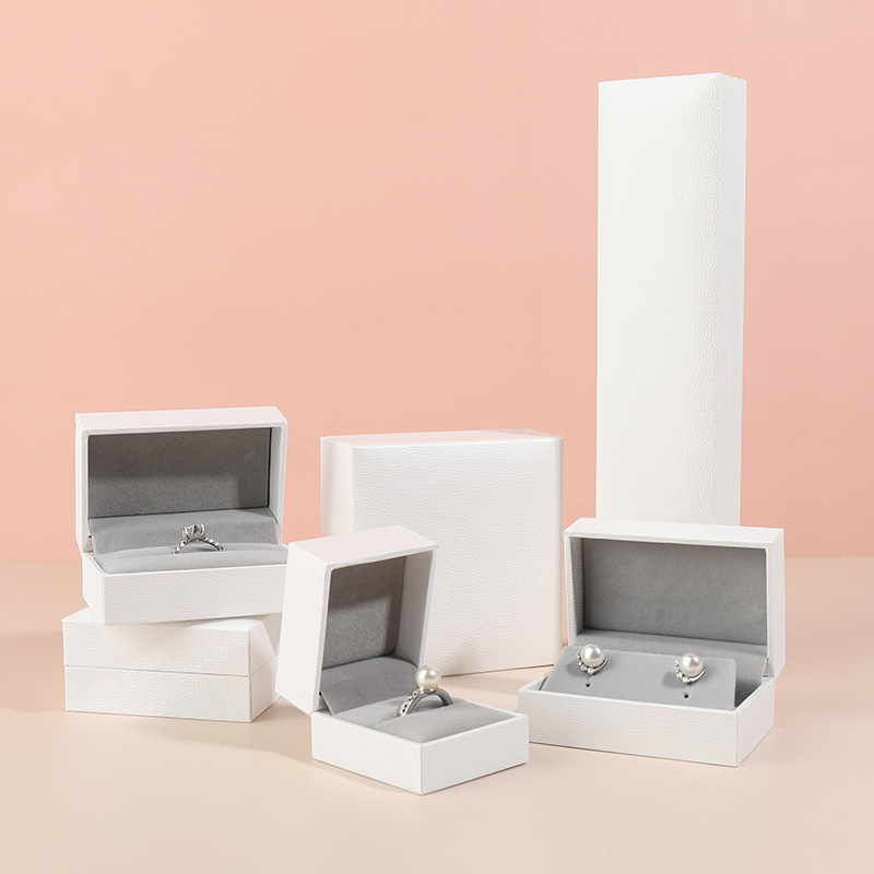 White leather-filled paper jewelry box ring necklace bracelet bracelet jewelry storage box gift packaging box spot