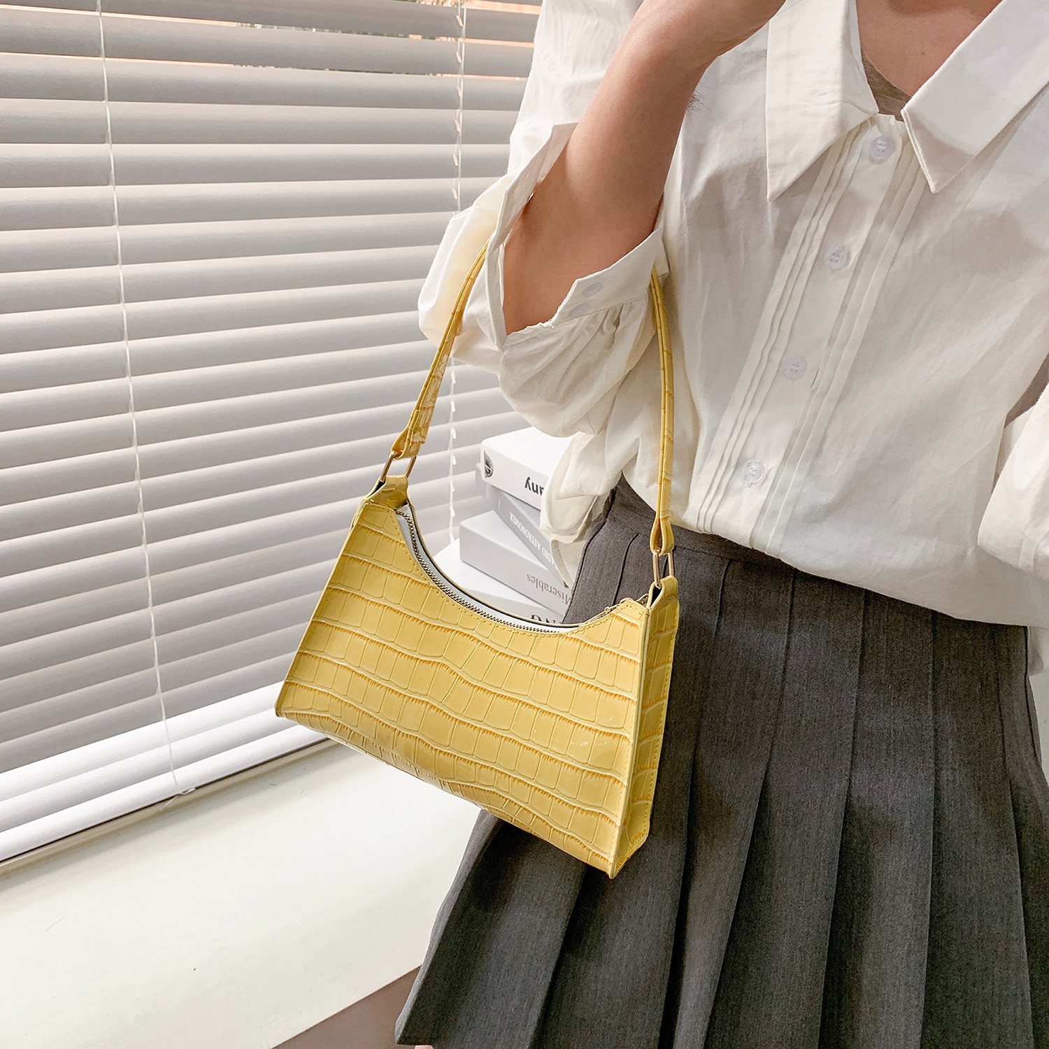 Underarm small square bag women's 2023 Summer new fashion fashion French texture stone pattern shoulder bag wholesale