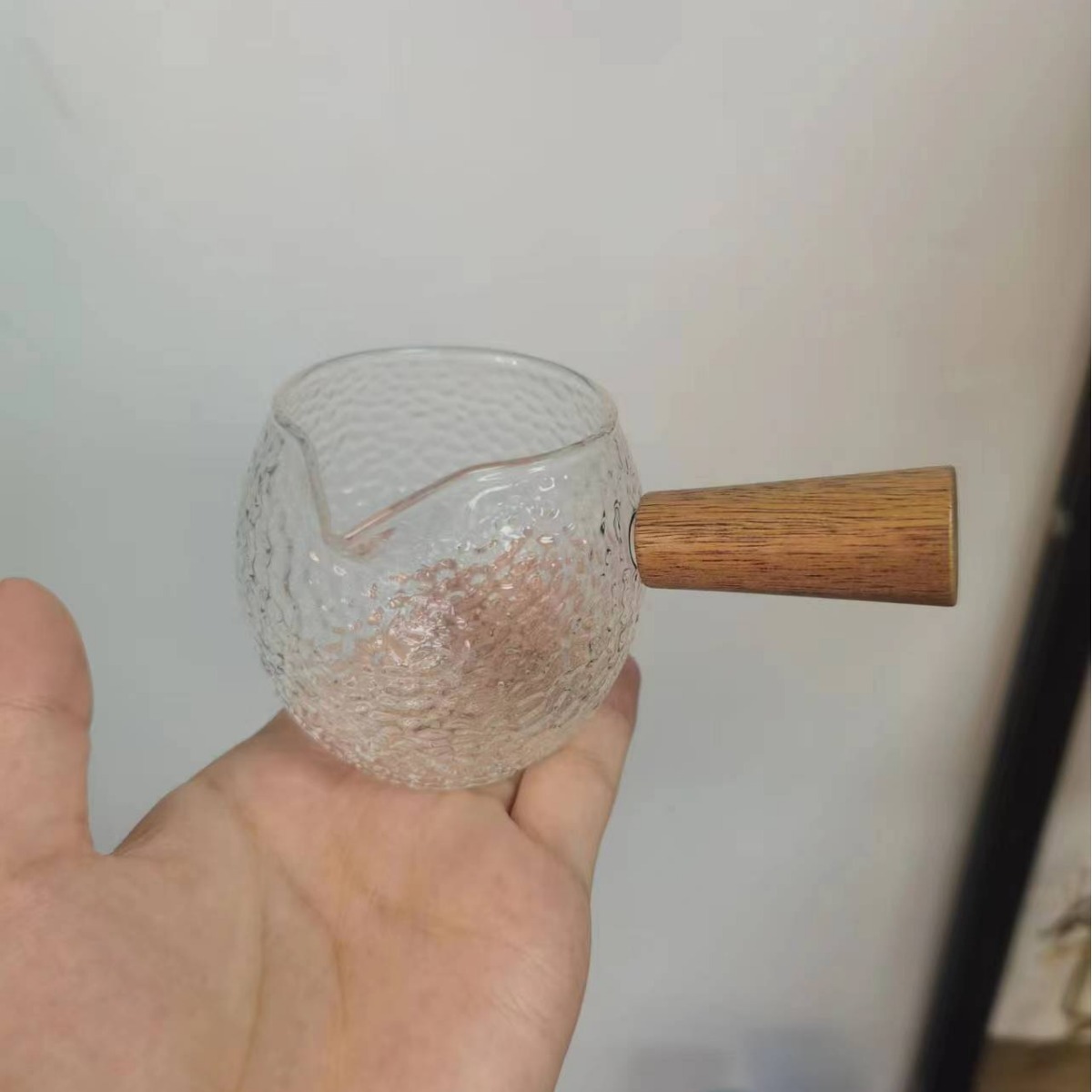Simple glass striped small Milk Cup vertical pattern glass coffee measuring cup hammer pattern solid wood wooden handle milk pot wooden handle coffee cup