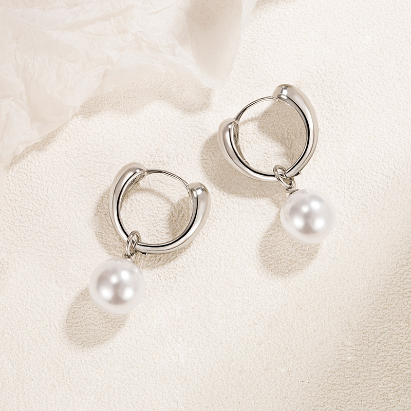 Water drop pearl ear buckle French fashionable niche design high sense early autumn pearl pendant college style gentle temperament
