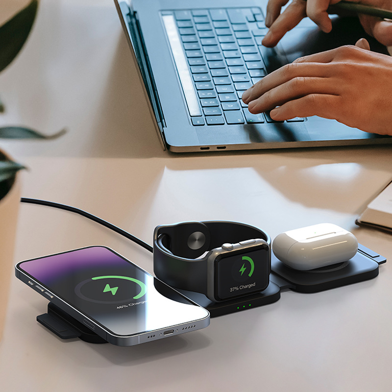Три в одном беспроводная зарядка MagSafe магнитная всасывание подходит для мобильных телефонов Apple, наушники, часы портативное зарядное устройство