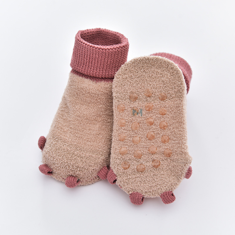 Factory Direct supply autumn and winter children's socks Terry socks paw socks baby socks non-slip dispensing baby floor socks