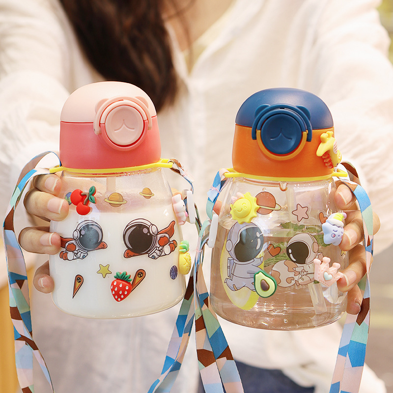 New Cartoon children's plastic cup stickers large capacity straw water Cup male and female students crossbody outdoor bounce Cup