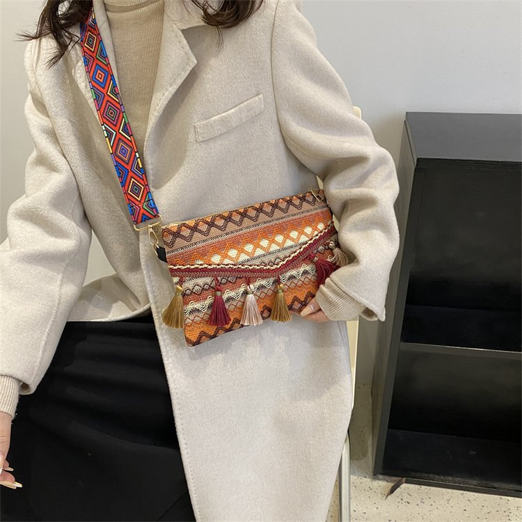 Женская сумка 2022 New Fashion Женская сумка через плечо в корейском этническом стиле с кисточками Маленькая сумка через плечо Женская маленькая квадратная сумка
