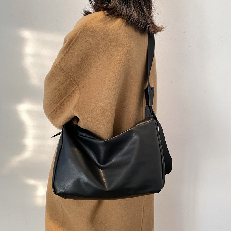 Large Capacity Shoulder Bag PU Female Student All-match Crossbody Bag Commuter Bag Japanese Retro Style Messenger Bag Large Bag