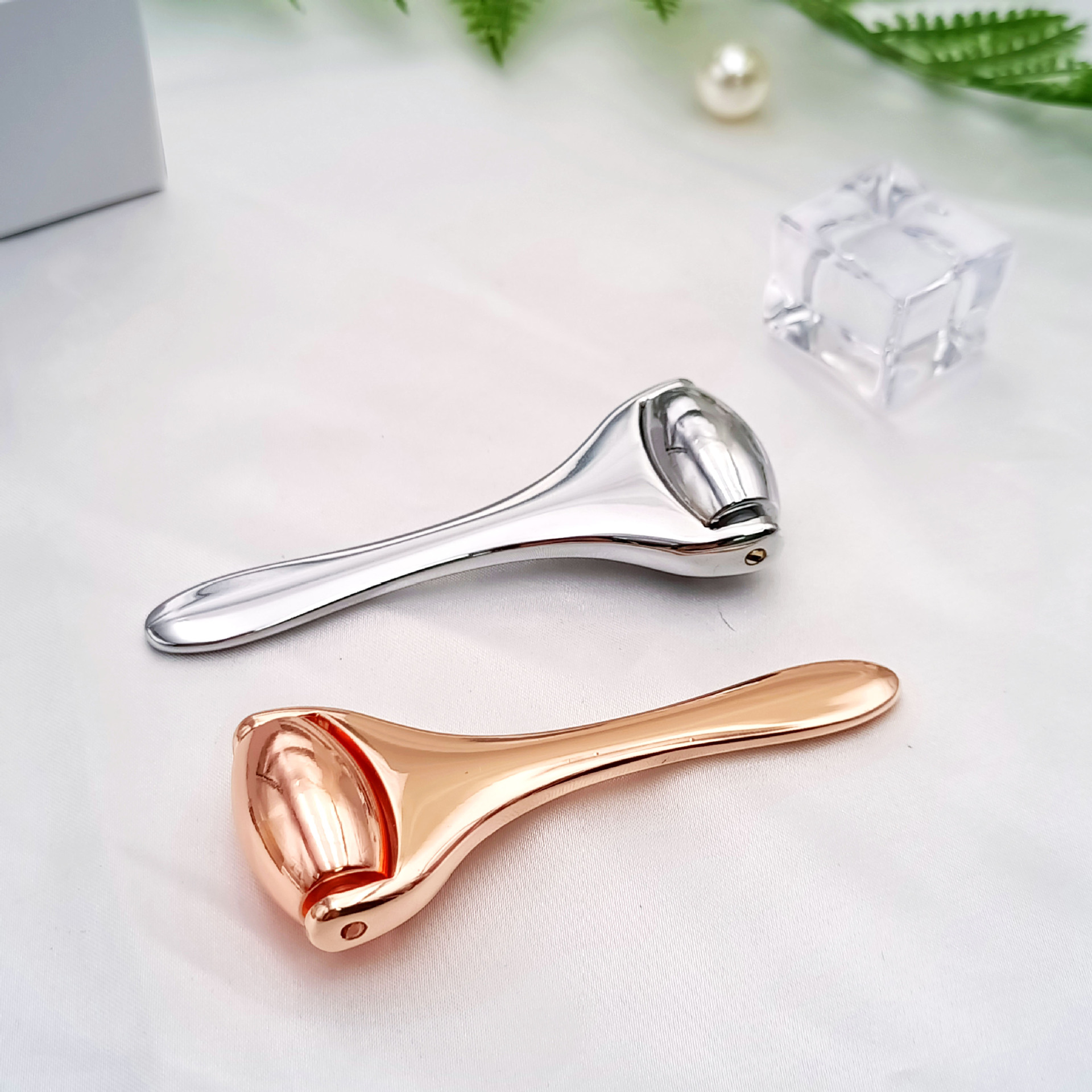 Metal roller beauty eye cream massage stick essence introduction stick manual eye lifting firming eye cream stick