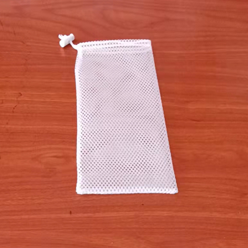 Bird Feeding Mesh Bag Bird Feeder Drawstring Bag Polyester Hexagonal Mesh Bundle Pocket Hanging Parrot Feeding Mesh Bag in stock Bird Feeding Bag