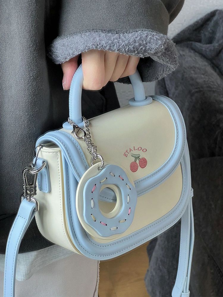 2023 new bag cute junior high school student saddle bag Japanese biscuit creamy-white portable shoulder messenger bag female spring