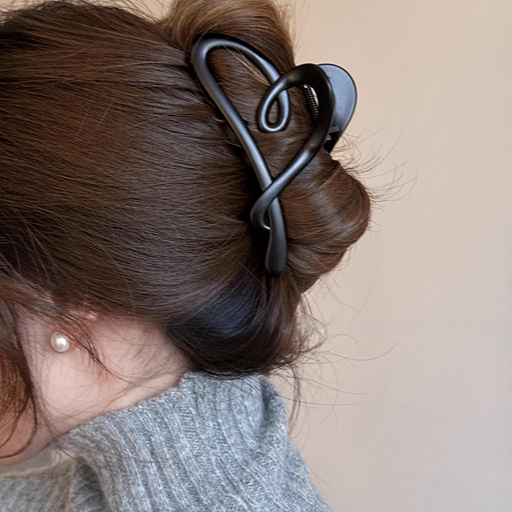 Acrylic heart-shaped hair clip large size women's back hairpin High sense 2024 new shark clip hair accessories