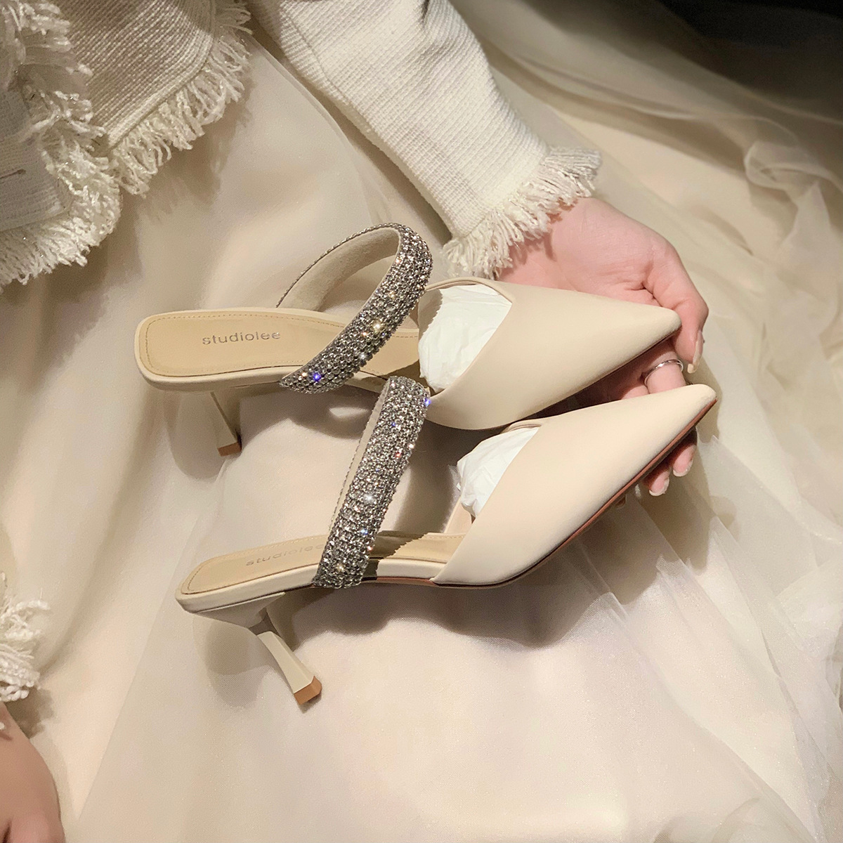 Sui Yinin Style 2025 Spring New One-Strap Pointed-Toe Rear-Air Thin Heel Covered High Heel Sandals for Women Summer