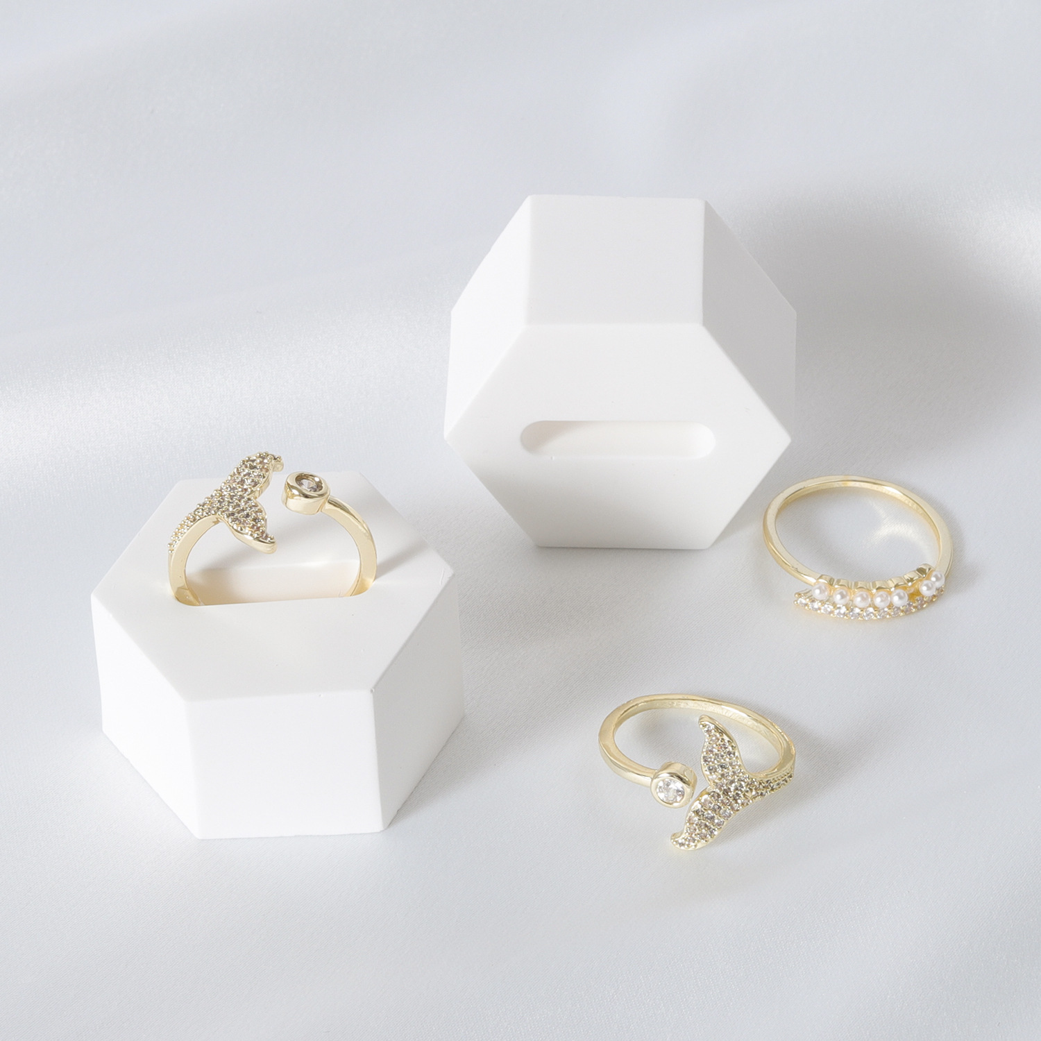 Simple ring display rack geometric jewelry display rack ring tray rack storage White jewelry creative photo