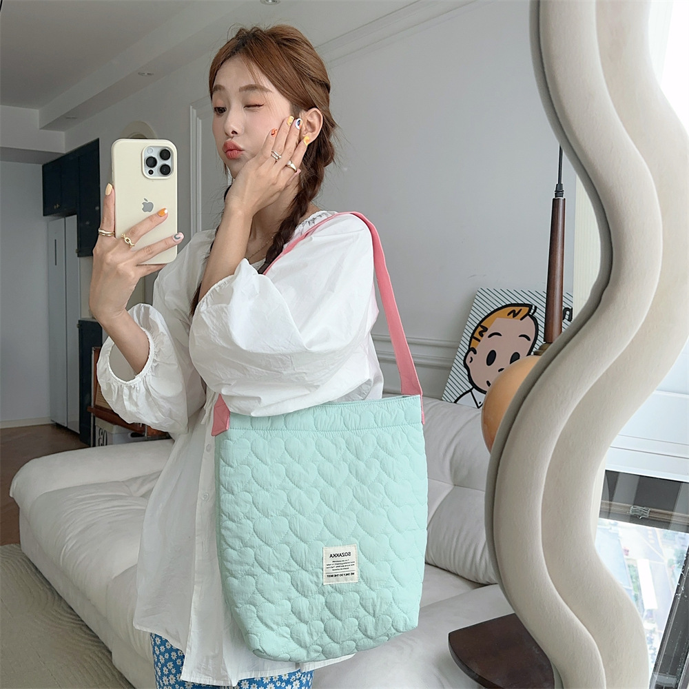 38241 ins new contrast color shoulder bag student female practical large capacity mummy bag quilted shoulder bag female_voghion.com