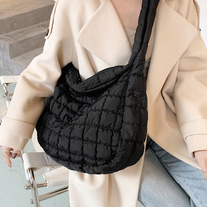 Autumn and Winter New Bag Cloud Pleated Big Bag Women's Casual Personalized Lightweight Large Capacity Dumpling Bag Crossbody Bag Commuter Bag