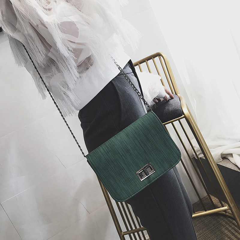 2021 new ladies small square bag turn lock chain shoulder bag diagonal bag fashion Mini small bag factory supply
