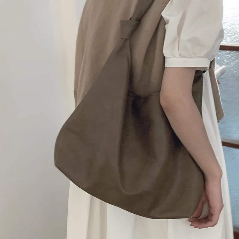 Simple Casual Large Capacity Bag Women's 2023 New Trendy Retro All-match Bucket Bag Niche Texturous Underarm Bag