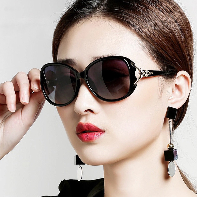 New fashion fox head 8842 sunglasses Ladies Trend Net red HD sunshade driving sunglasses factory wholesale