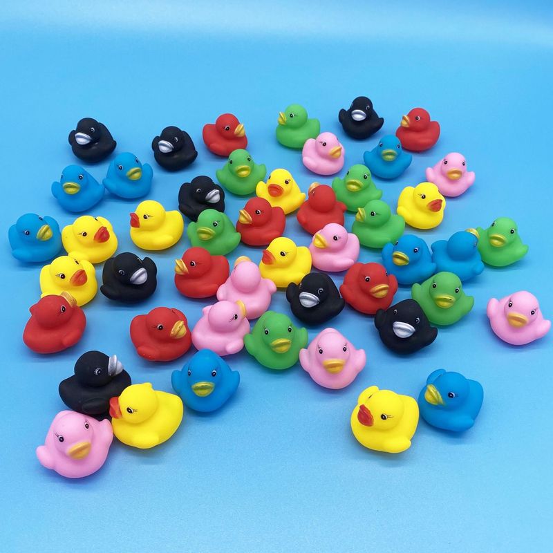 子供の水遊びのアヒルの色の小さいアヒルのゴムの柔らかいゴムはつまんでアヒルの入浴するおもちゃと言います。|undefined