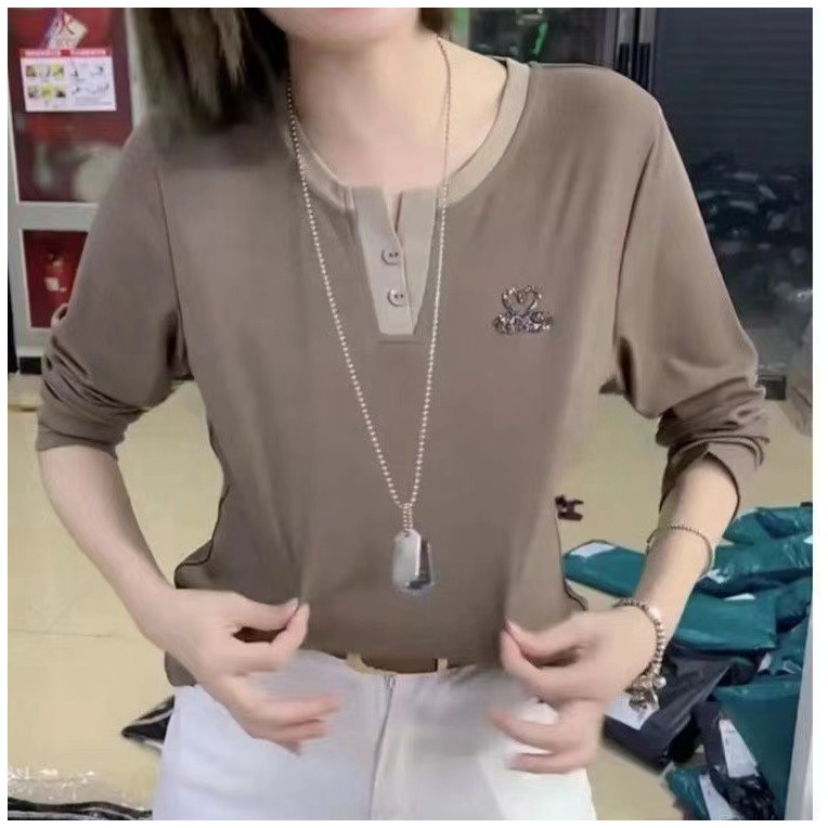 Autumn V-neck hot diamond label long-sleeved T-shirt for women  new fashion age-reducing mother's wear temperament top