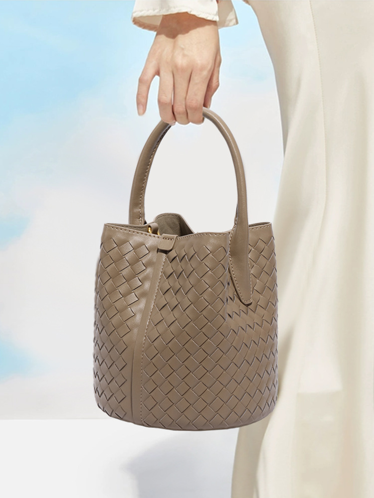 Handmade Woven Portable Bucket Bag Fashion Casual All-match Bag Simple New High-end Sense Crossbody Shoulder Bag