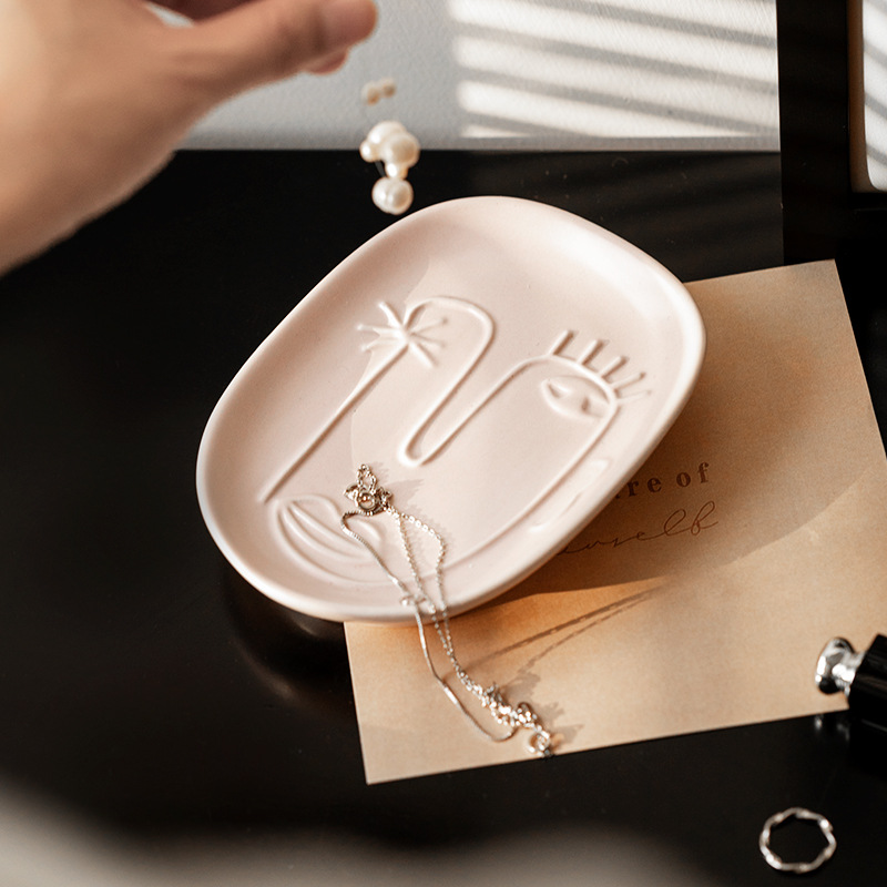 Creative simple household character ceramic large soap holder soap box dish ins jewelry storage plate storage rack