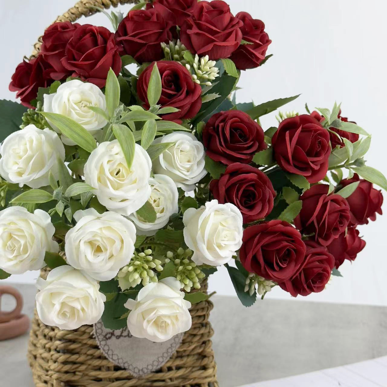 New foreign trade wholesale simulation flower wedding bouquet Rose holding flower small flower decoration high-grade rose