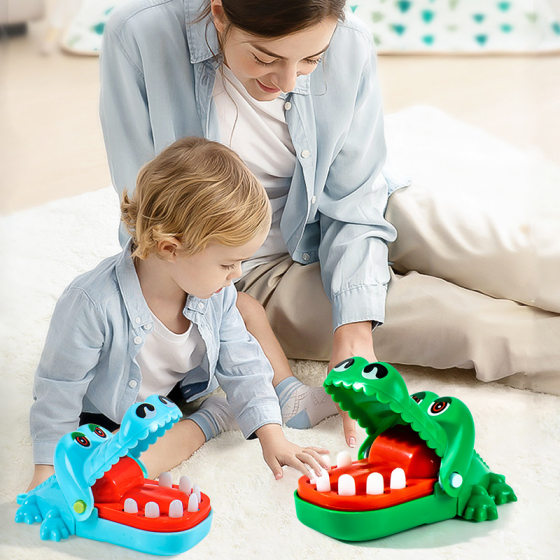 Hot Company Party Plastic Novelty Fun Creative Funny Two Yuan Shop Toys Wholesale Cheap Small Toys