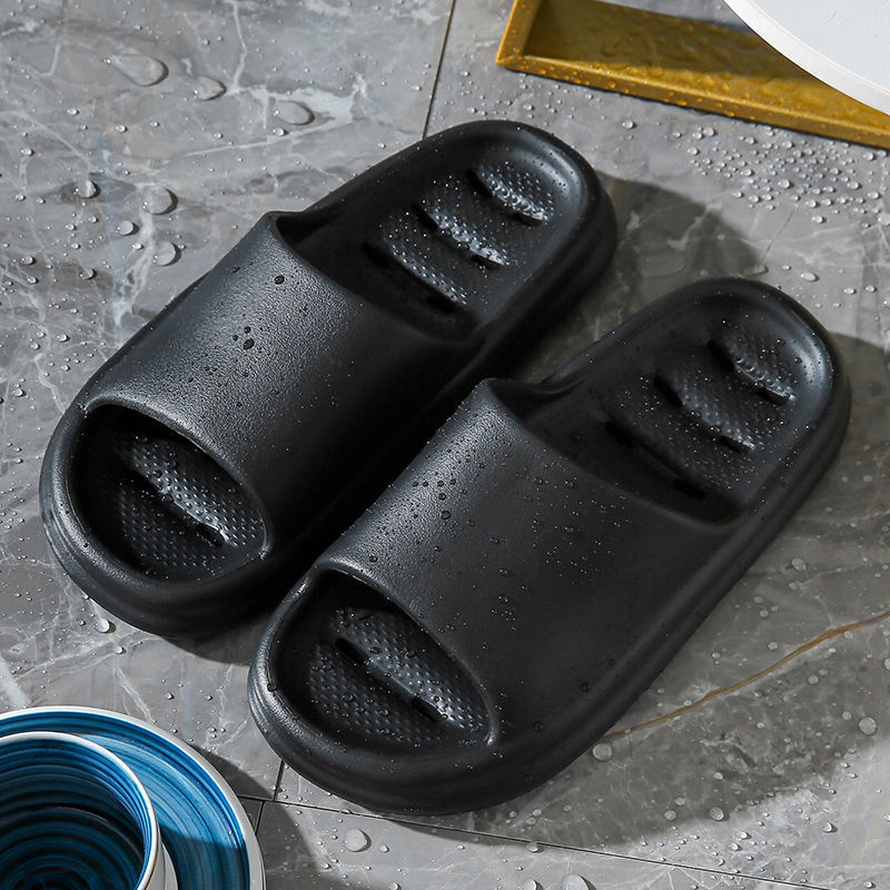 2023 new bathroom slippers summer stepping on excrement feeling leaking quick-drying indoor slippers home sandals wholesale