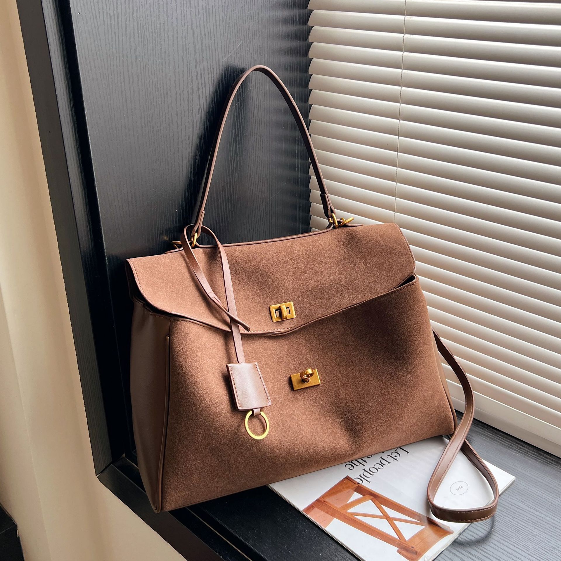 Premium Texture Suede Shoulder Bag 2025 New Rodeo Large Capacity Commuter Tote Bag Fashionable Underarm Bag