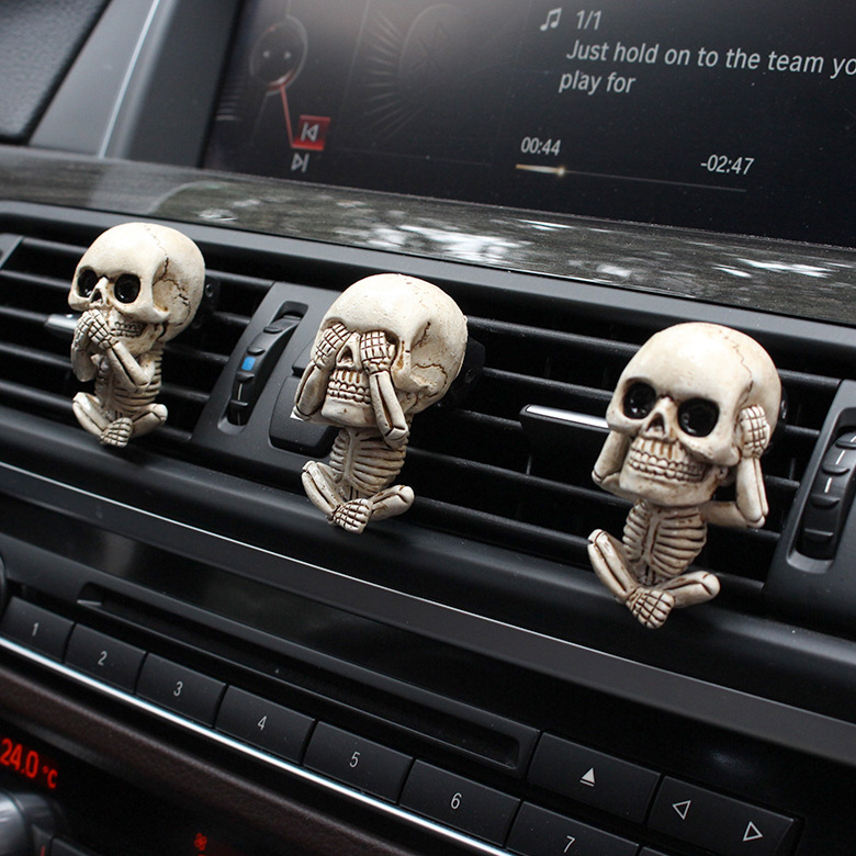 Amazon New Eco-friendly Resin Skull Fragrance Clip Set Car Vent Decoration Creative Home Aromatherapy