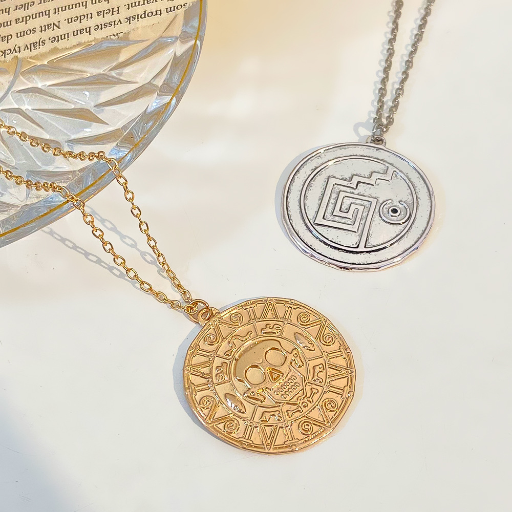 European and American Movie Jewelry Pirates of the Caribbean Necklace Aztec Gold Coin Chain Men Skull Necklace Pendant