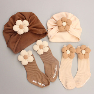 Cute Flower Combination 0-12 Months Autumn Newborn Baby Fetal Cap Newborn Winter Baby Socks Hat for Boys and Girls