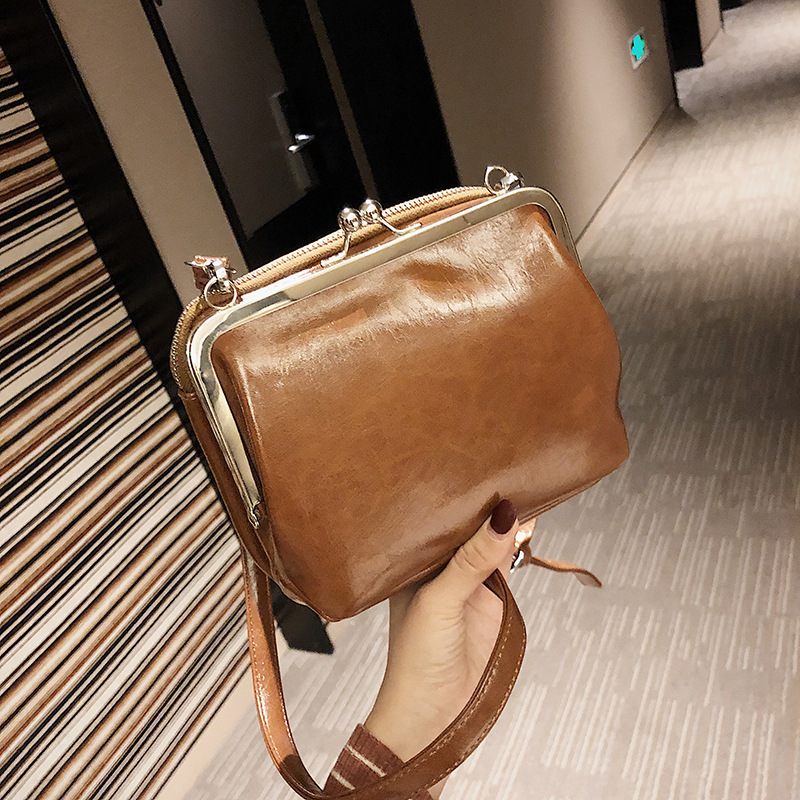 Wholesale International Site 2021 New Summer Retro Single Shoulder Bag Fashion Clasp Double Strap Crossbody Oil Leather Women's Bag