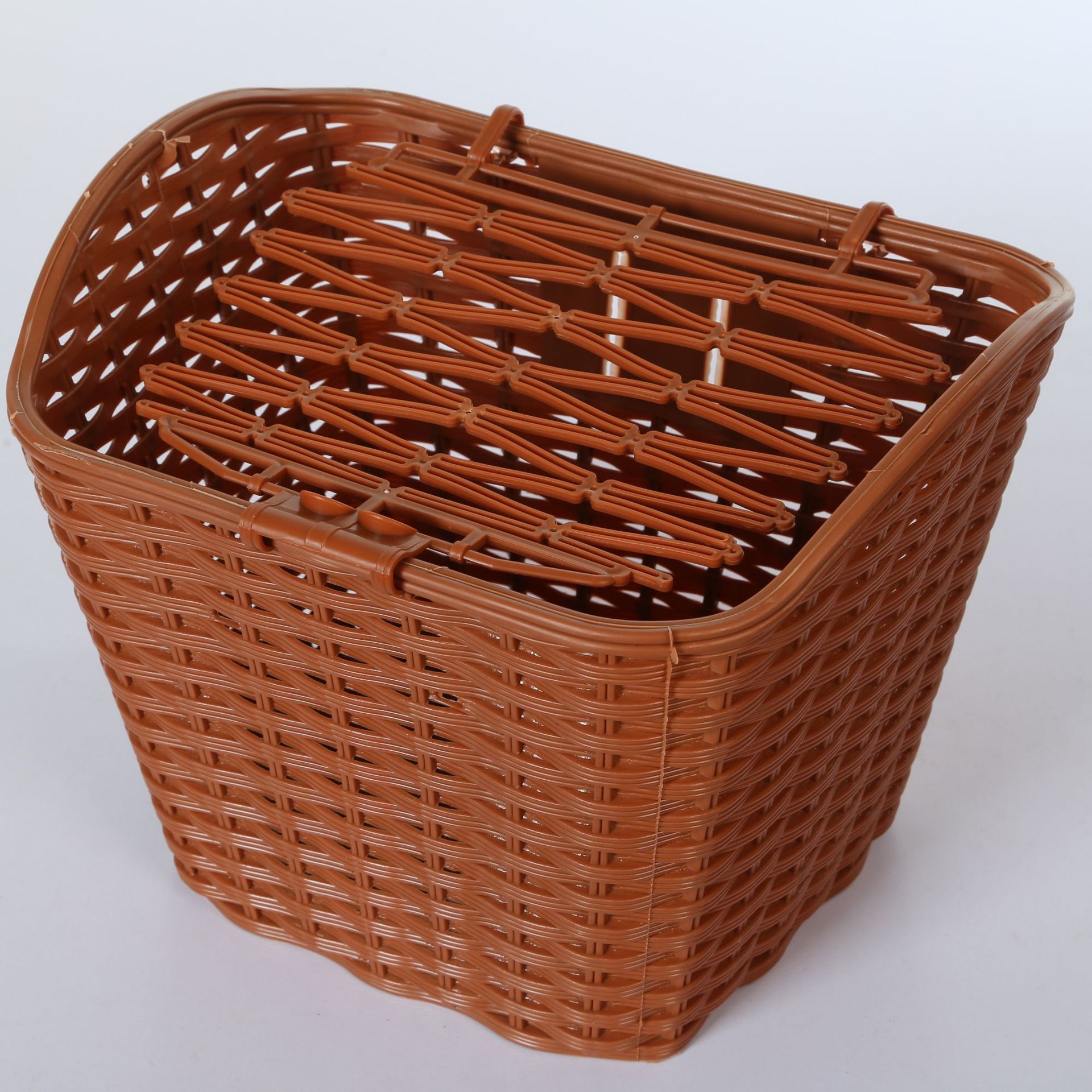 Factory in stock supply wholesale bicycle basket plastic imitation rattan basket with cover electric car ingot basket