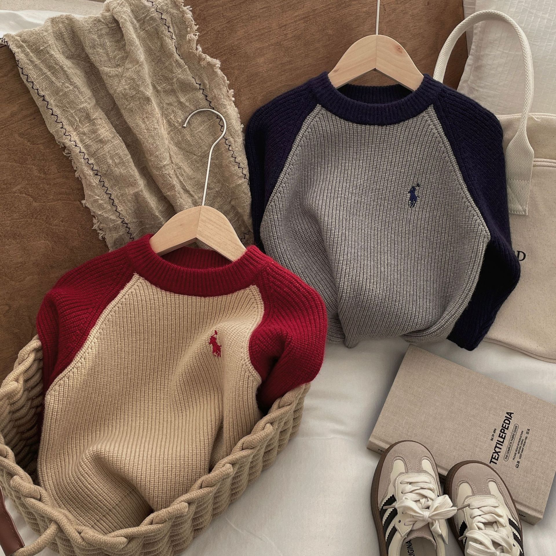  Autumn/Winter New Children's Knitted Sweater for Boys and Girls, Color-blocked Round Neck Sweater, Korean Style, Thickened Hooded Sweater, Fashion