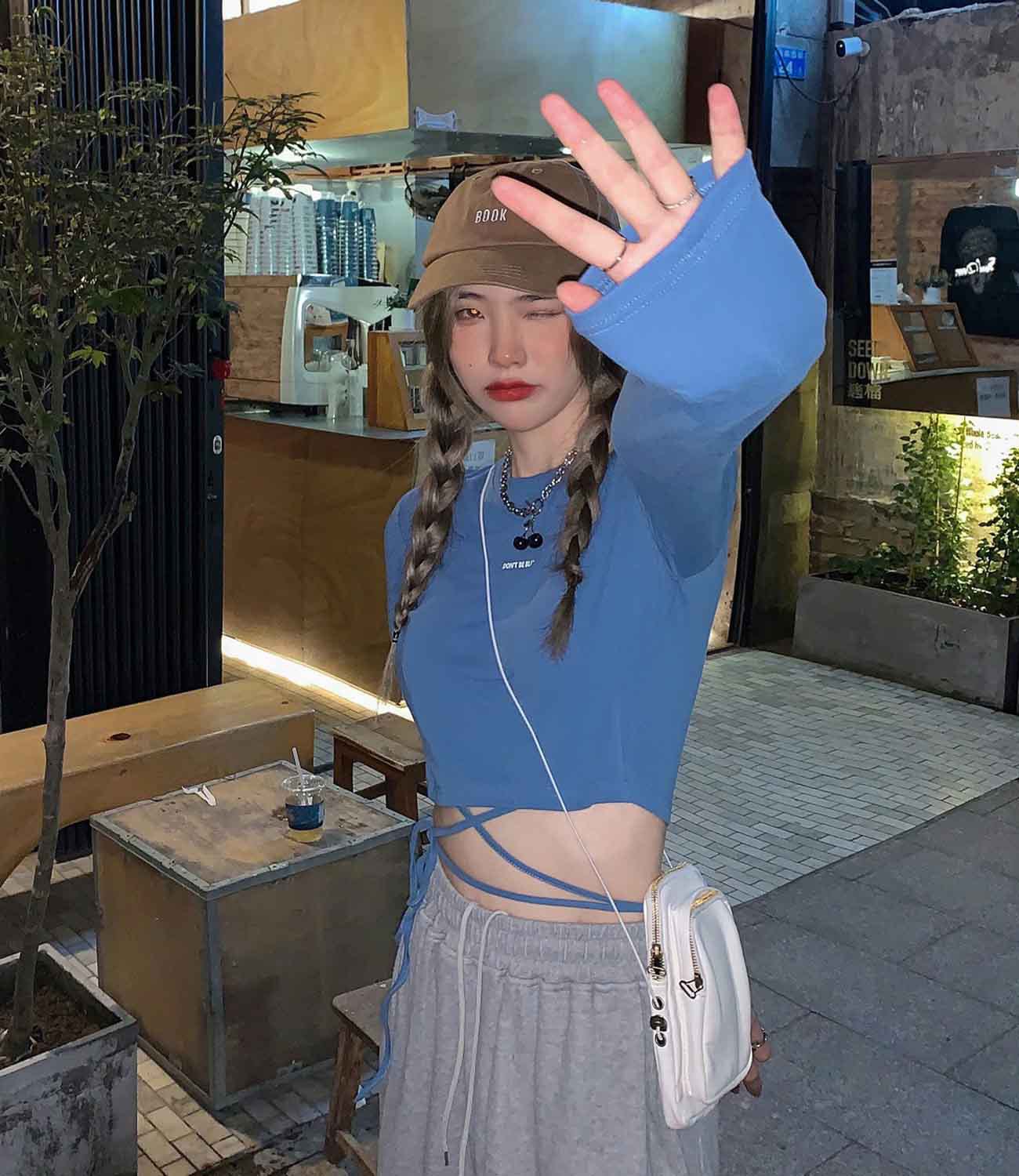 Strap Spice Girl Long-sleeved T-shirt Women's Spring and Autumn 2022 New Design Sense Short Top ins Trendy Navel-exposed Base Shirt