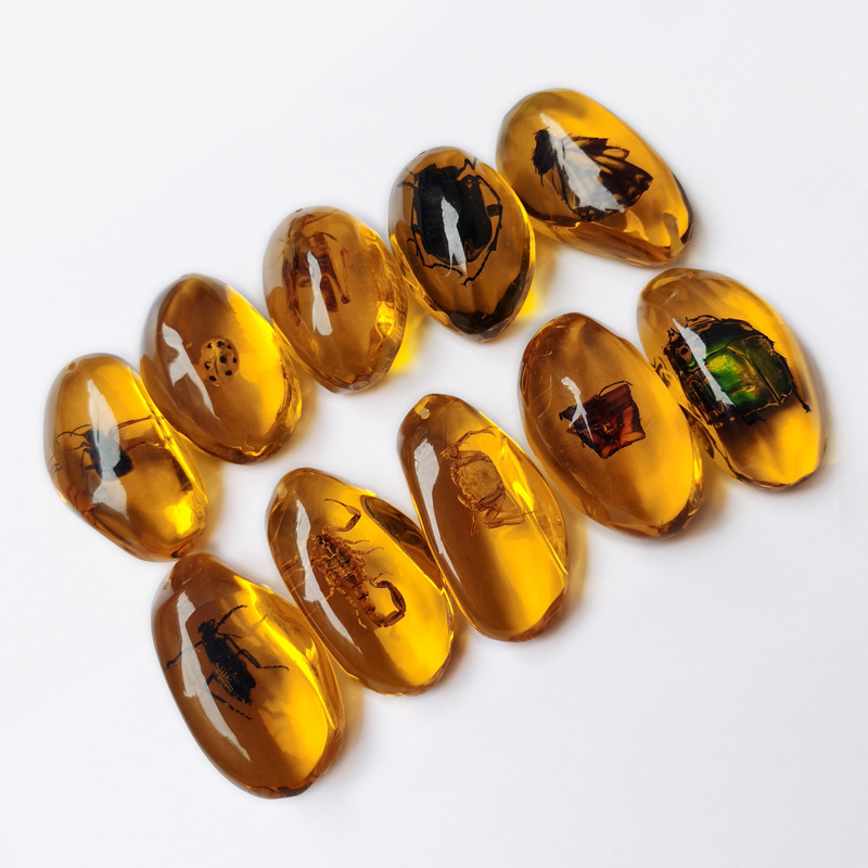 Fluorescent Stone-Shaped Real Specimen Insect Amber Running Jianghu New Strange Conformal Resin Amber Pendant Pendant Pomper Pendant