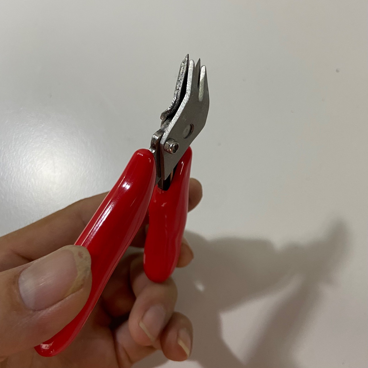 Feather boxing badminton racket protective tube nail fixed length trimming pliers tool special trimming protective tube length