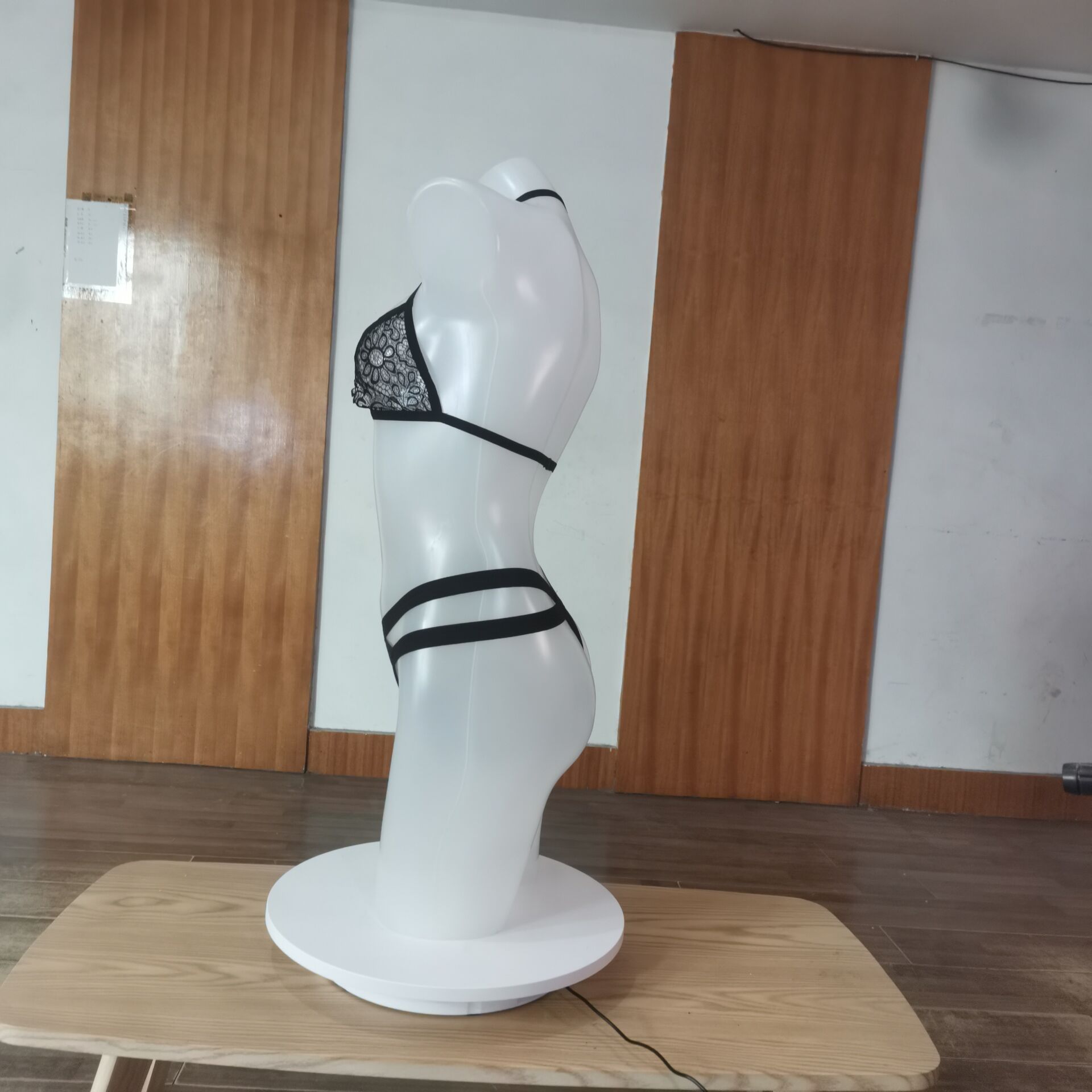 Amazon fashion European and American sexy lingerie lace strap hanging neck bra spot wholesale