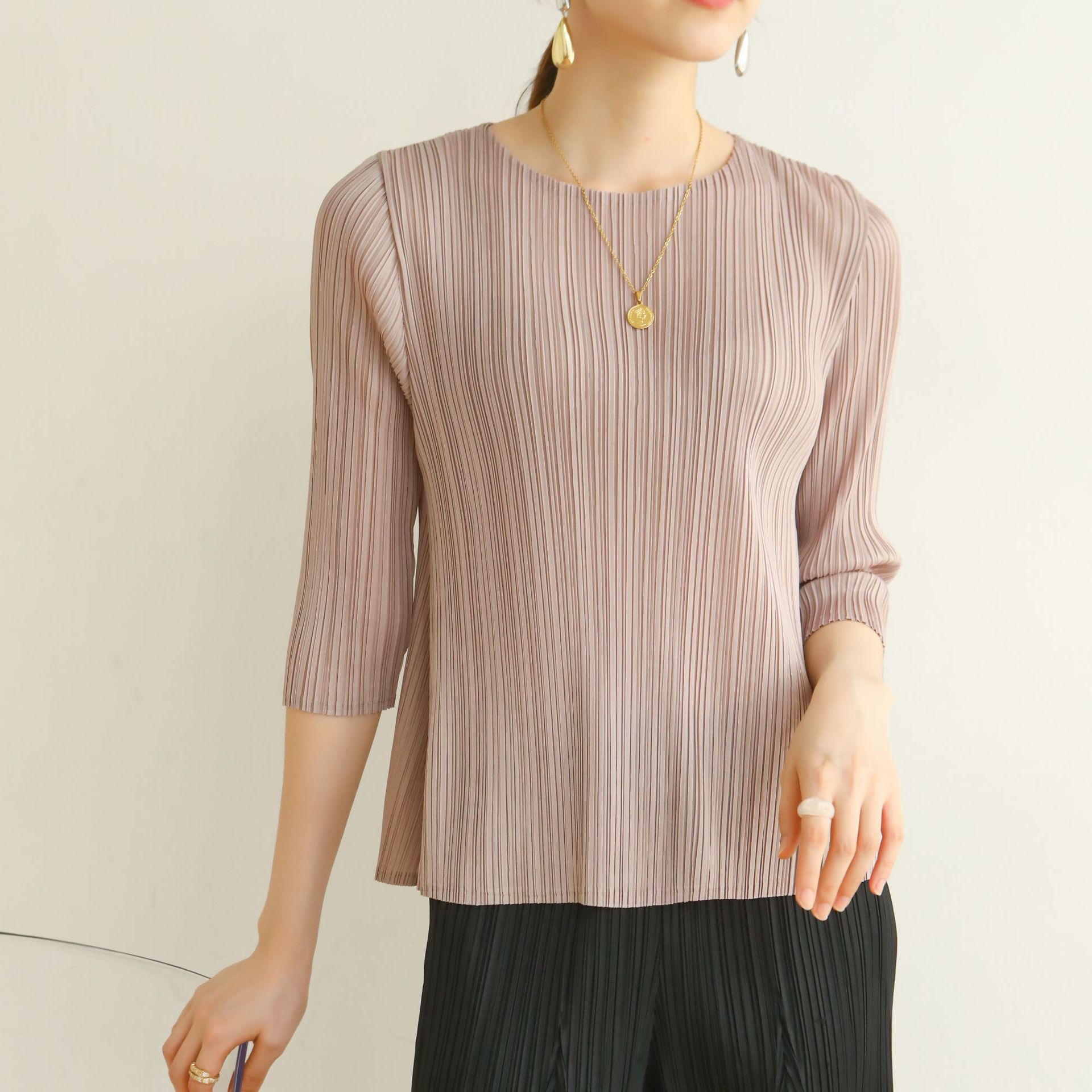 New style high-end pleated, simple, fashionable, slim and versatile, seven-quarter sleeve T-shirt in autumn, spring and summer
