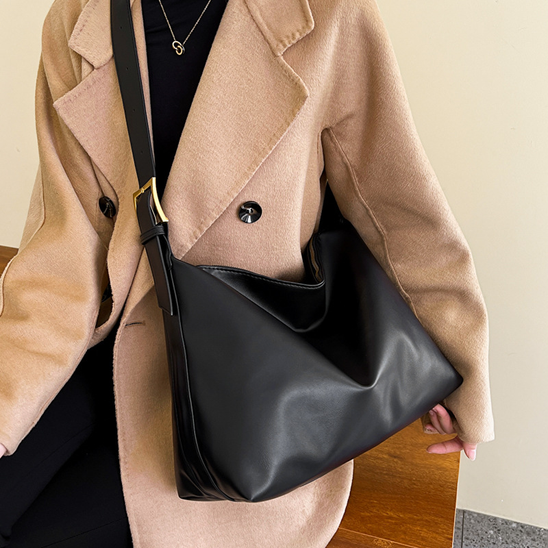 Large Capacity Shoulder Bag Women's Bag Vintage 2022 Autumn and Winter New Texture Tote Bag Fashionable Casual Commuter Crossbody Bag