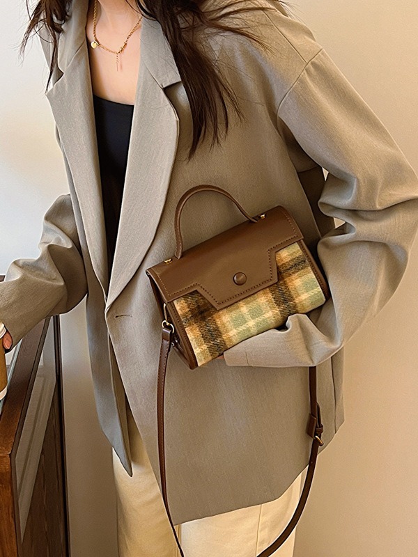 This year's popular small bags for women in autumn and winter are versatile new fashion single shoulder crossbody bags for women handheld small square bags