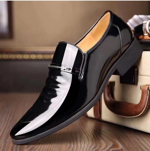New men's shoes hollow out business formal leather shoes pointed toe trendy hole men's British slip-on transparent non-slip men's leather shoes