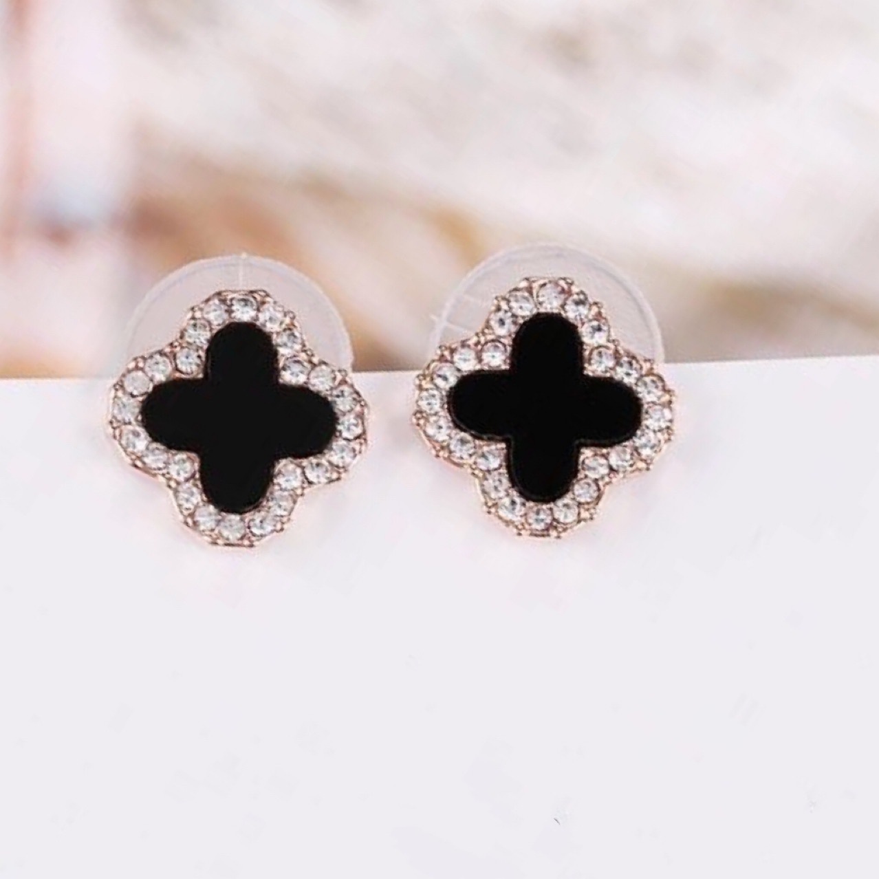 Classic Four-leaf Clover Earrings Women's Trendy Hot Earrings Temperament High-end Niche Design High-end All-match Earrings