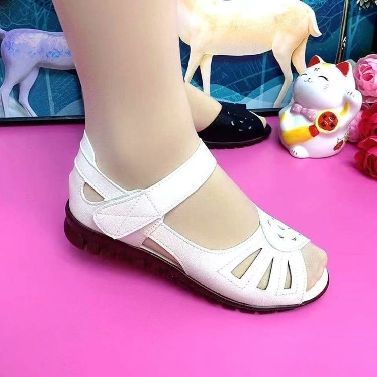 Women's sandals 2024 Summer new women's sandals mother's shoes flat beef tendon soft bottom middle-aged and elderly beach shoes