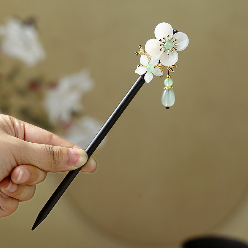 Chinese style flower pendant wooden hairpin vintage cheongsam Hanfu tassel accessories hairpin ancient style step shake hair accessories
