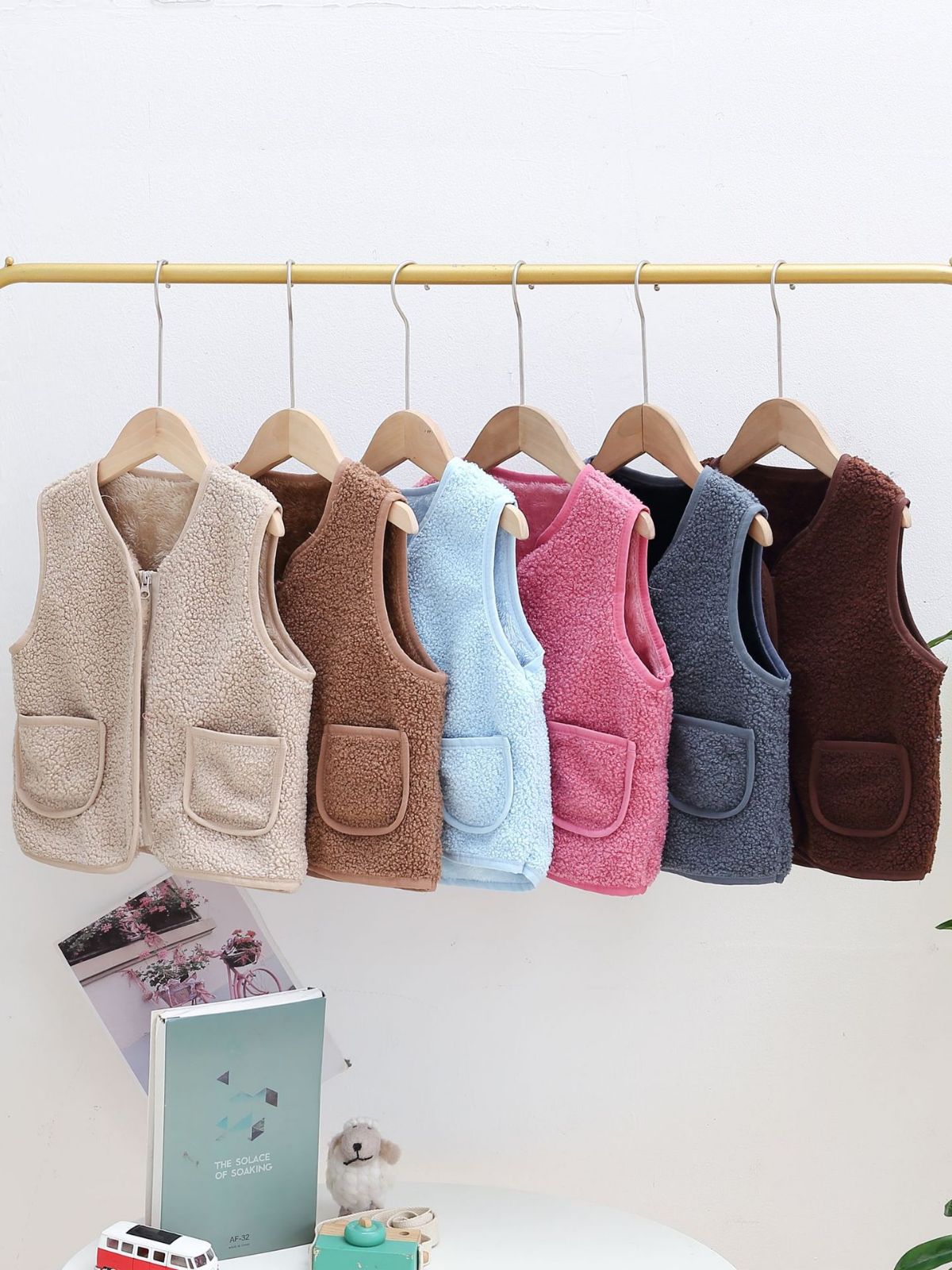 2024 autumn and winter new boys fleece-lined baby waistcoat children wear lamb velvet vest girls warm cotton vest