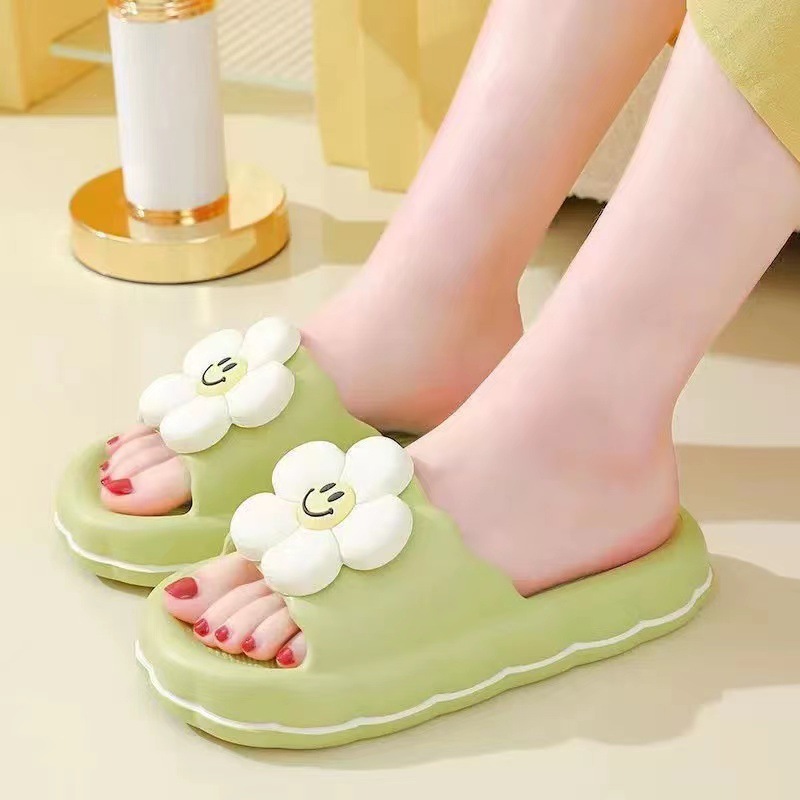 Step on the shit feeling slippers female summer flowers outside wear thick household cartoon stepping on the shit sense of anti-skid anti-deodorant bathroom Net red cool drag