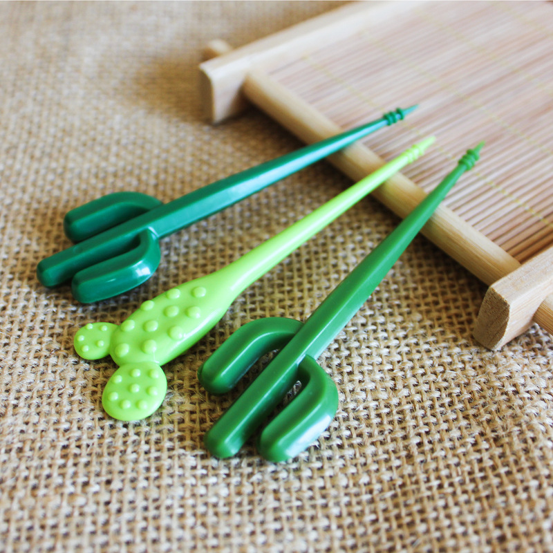 Creative Cartoon Plastic Cactus Fruit Fork Children's Bento Decorative Fruit Stick Cute Cake Snack Small Fork